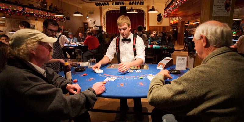 dealer casino